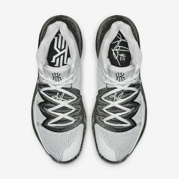 NEW Nike Kyrie 5 Basketball Oreo Sneakers - Picture 4 of 8